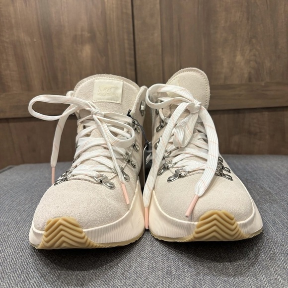 NWOB SOREL Out N About III Conquest Suede Boots stone white 9.5 - Picture 6 of 11